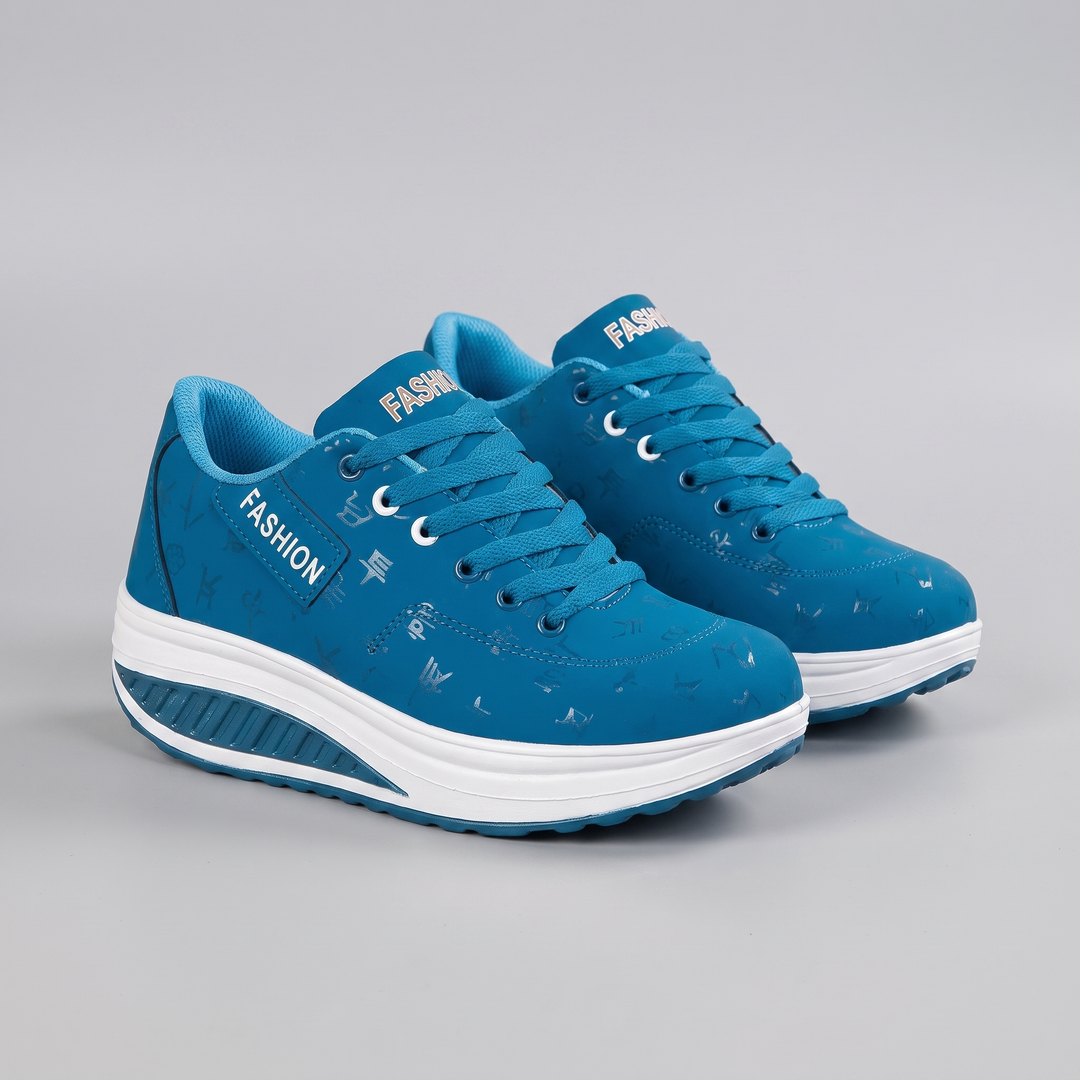 CHLOE LACE-UP TrainerS